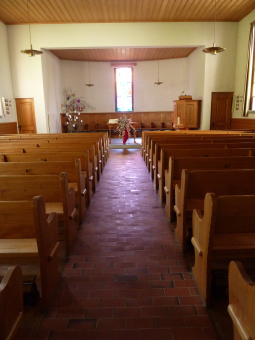 Kirchenraum mit 180 Sitzplätzen